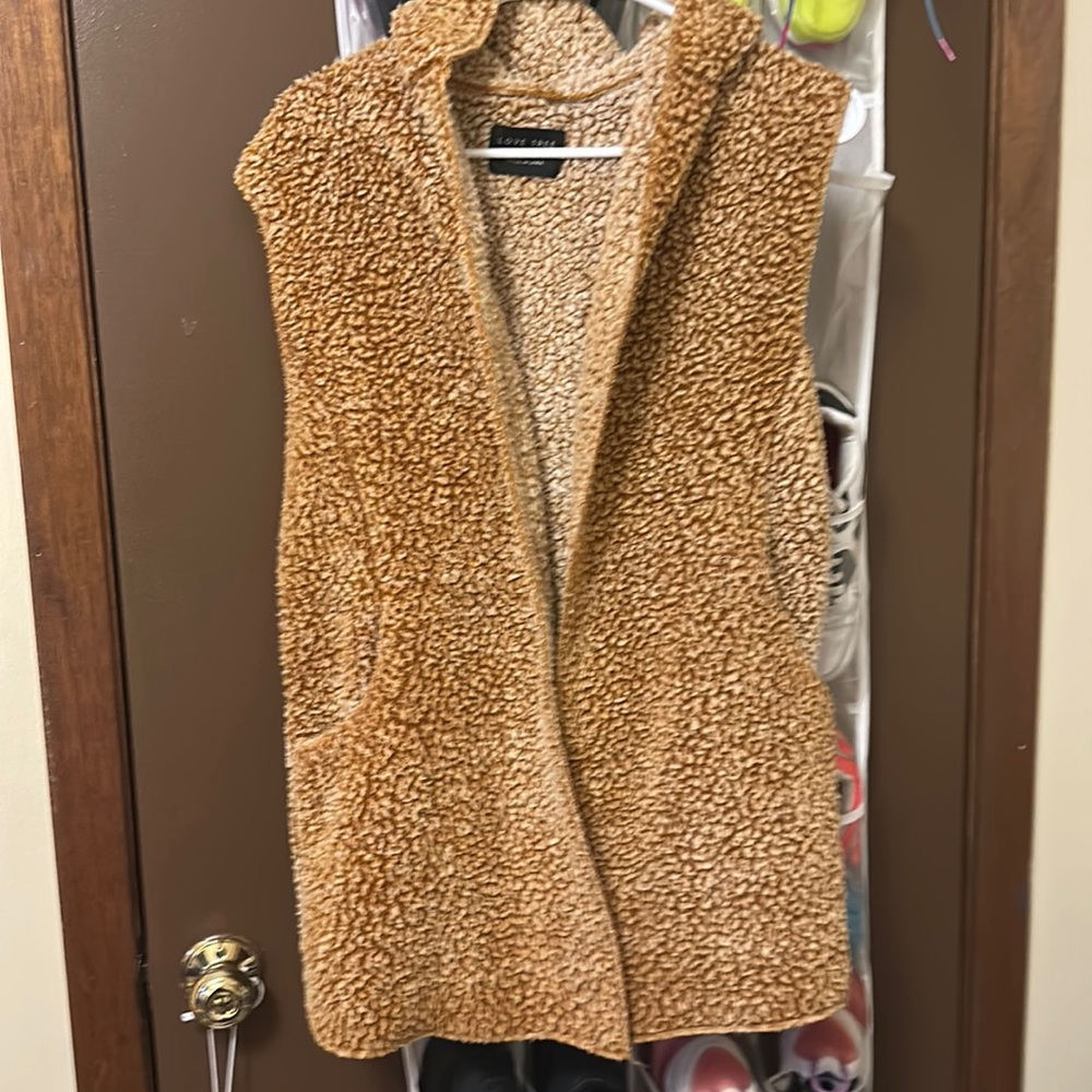 Love tree sleeveless fuzzy vest